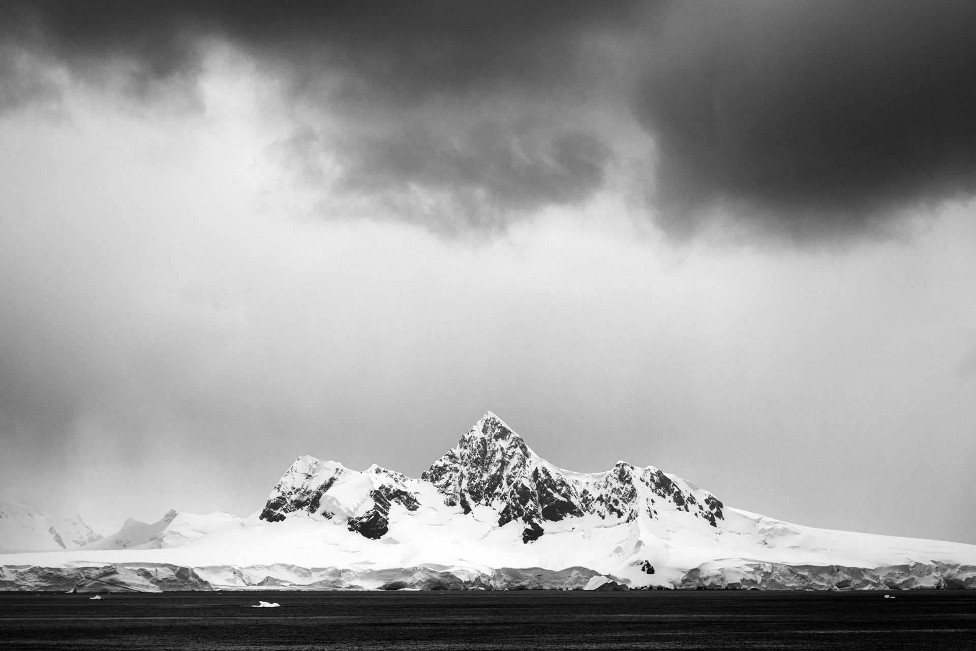 Antarctica - Stark and Minimal